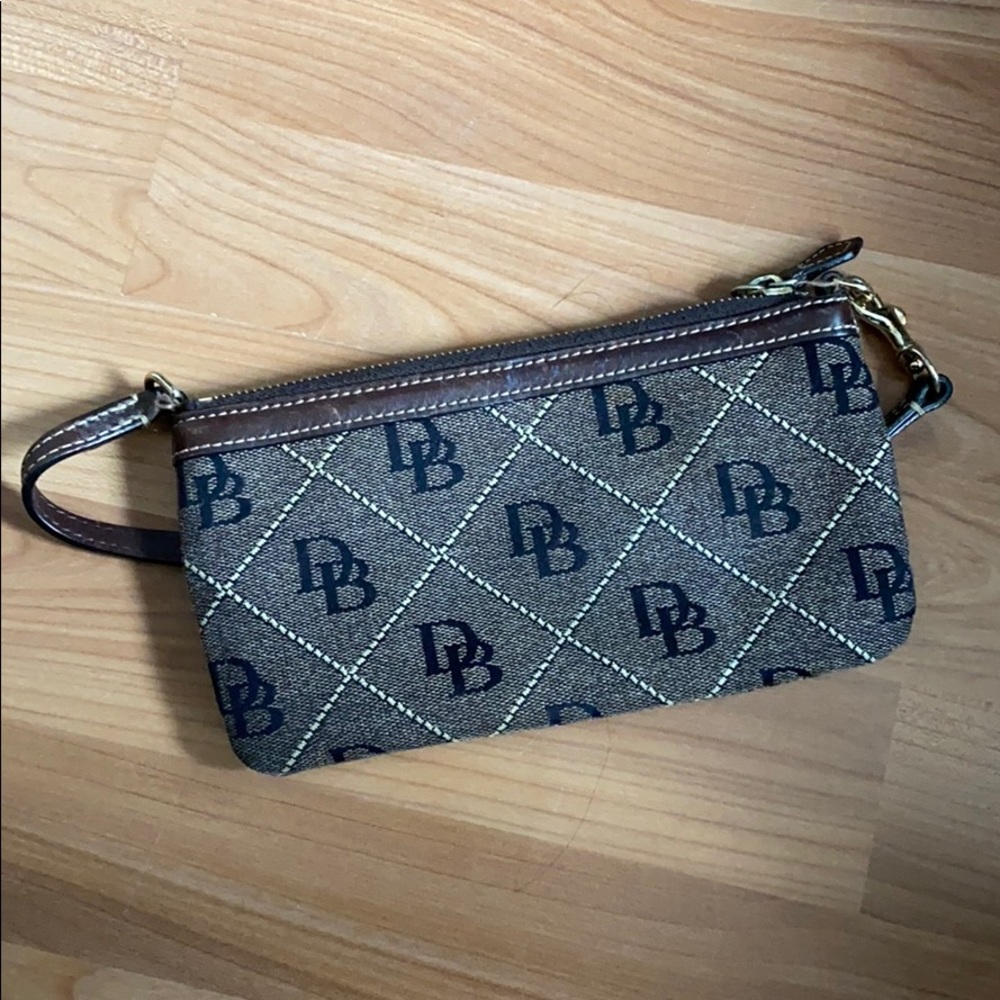 Dooney and bourke wristlet clutch wallet